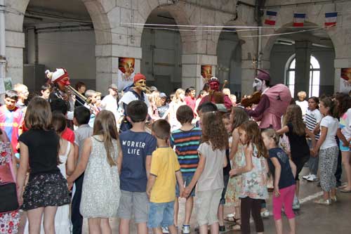 Musée de l'Abbaye Saint-Claude Partenariat Festival de Musique 
du HautJura jeune public 
Bal renaissance 
Halle de la Grenette 2012